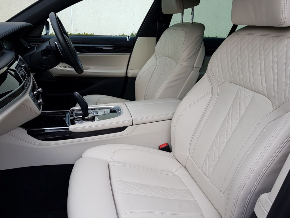 2020 BMW 7 Series - image 7