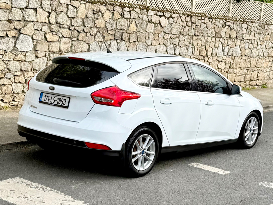 2017 Ford Focus - image 11