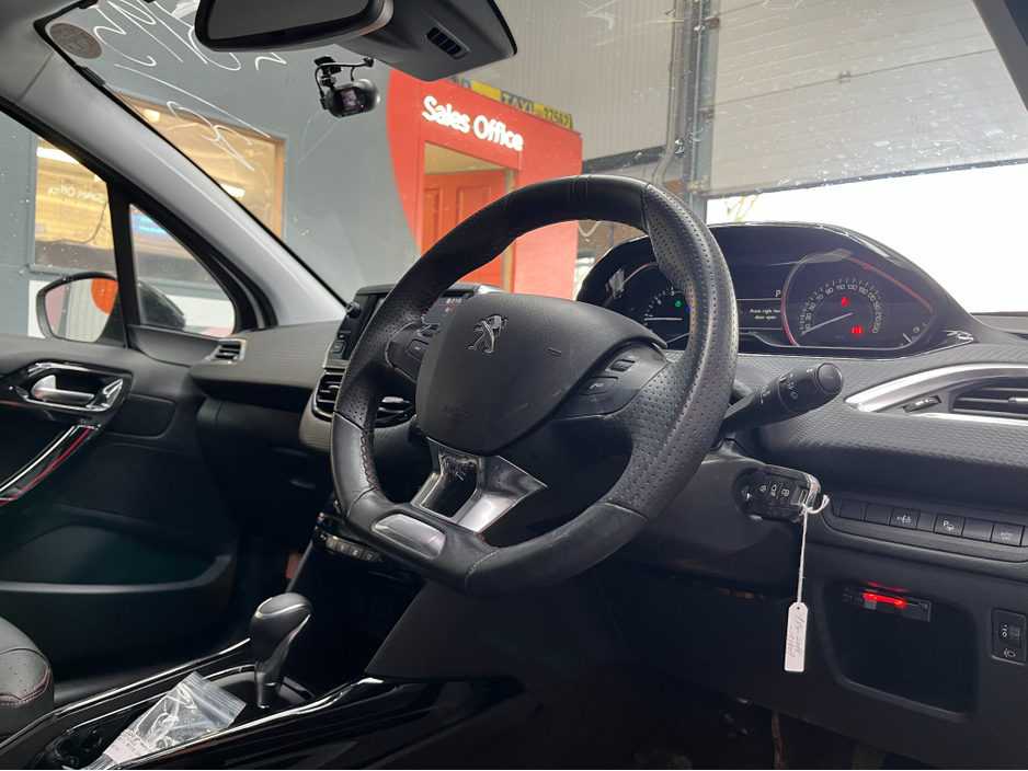 2020 Peugeot 2008 - image 9