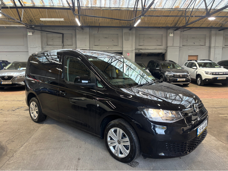 2025 Volkswagen Caddy - image 4