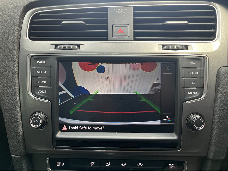 2015 Volkswagen Golf - image 14