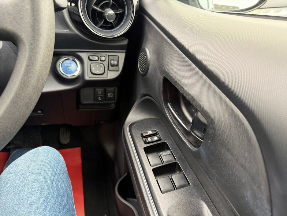 2019 Toyota Aqua - image 13