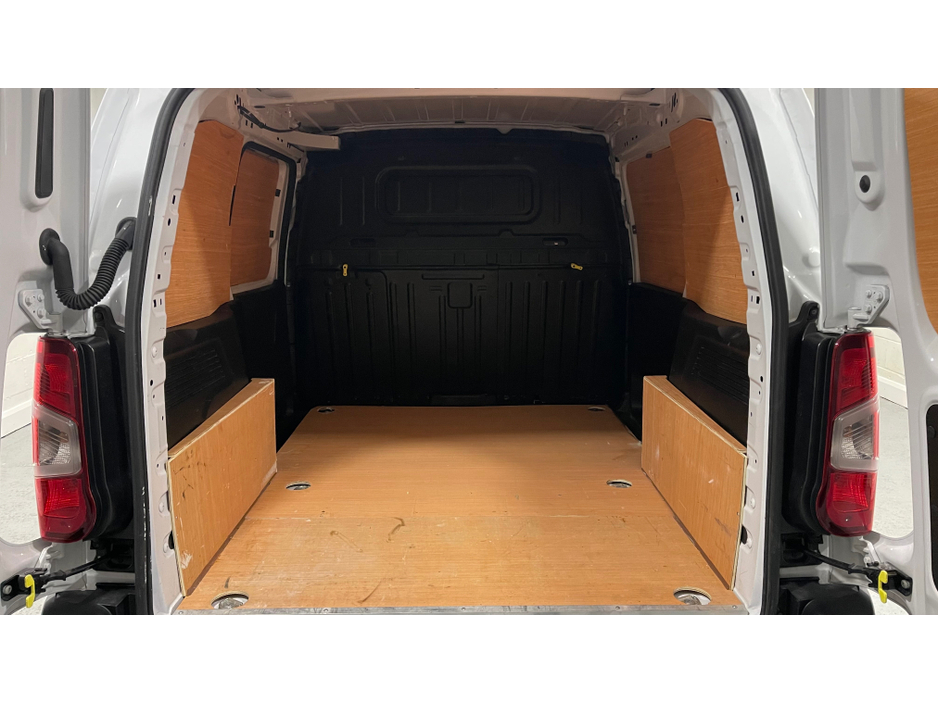 2024 Peugeot Partner - image 29