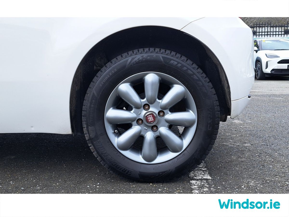 2019 Fiat 500 - image 16