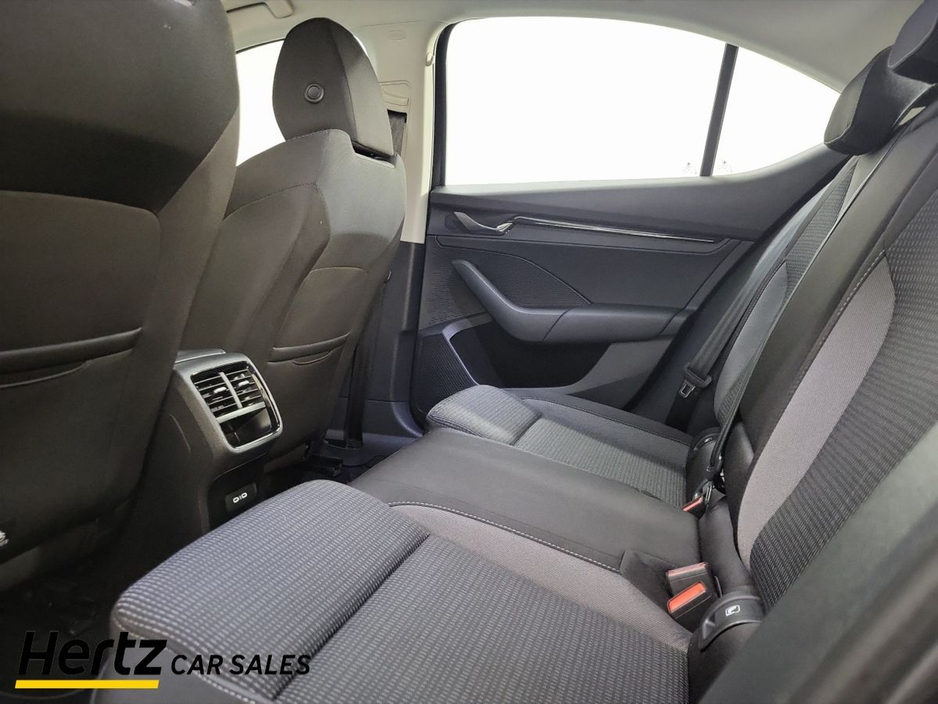 2024 Skoda Octavia - image 16