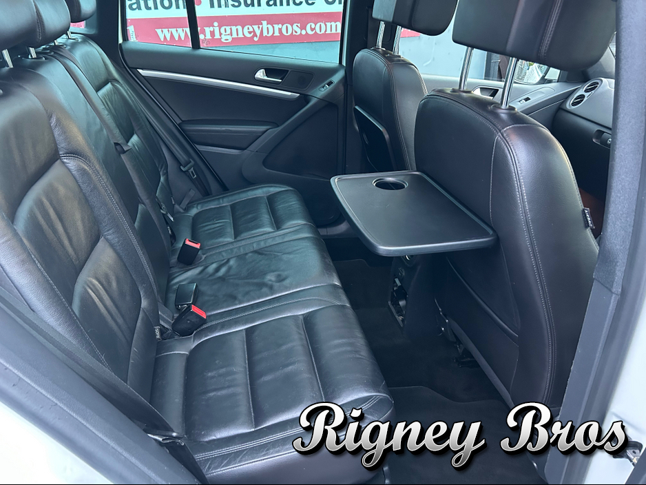 2016 Volkswagen Tiguan - image 8