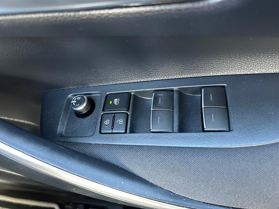 2020 Toyota Corolla - image 24