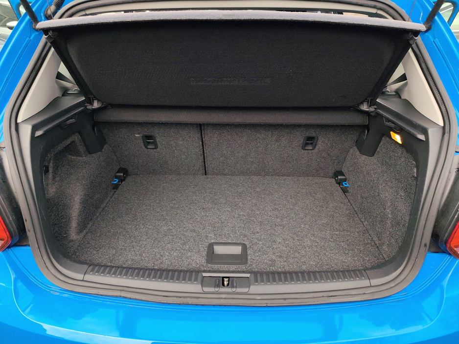 2015 Volkswagen Polo - image 17