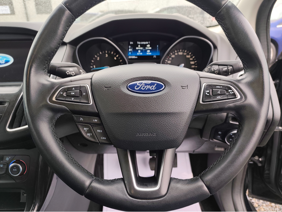 2017 Ford Focus - image 13
