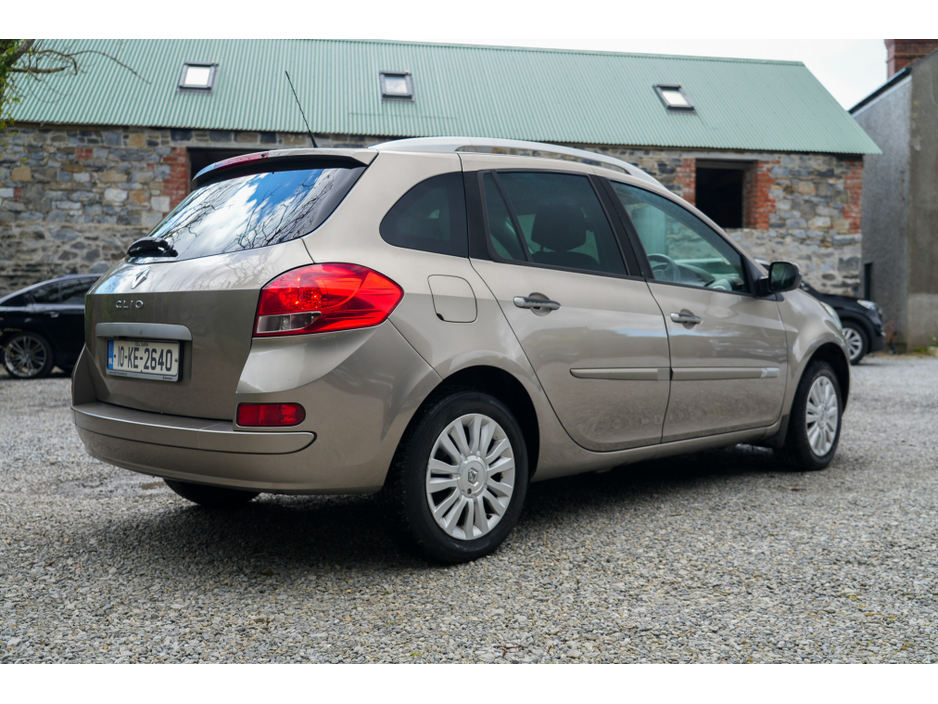 2010 Renault Clio - image 5