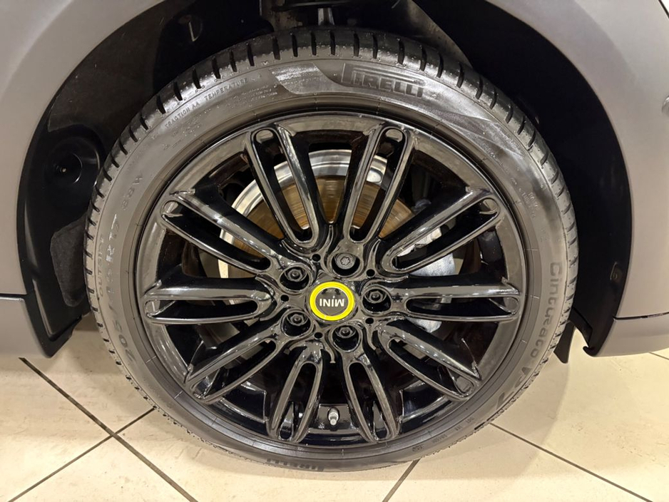 2024 MINI Hatch LEVEL 3 COOPER S=PAN ROOF//LOW MILES//AS NEW=FULL MINI SERVICE HISTORY=TAILORED FINANCE PACKAGES AVAILABLE=TRADE IN’S WELCOME €25,995