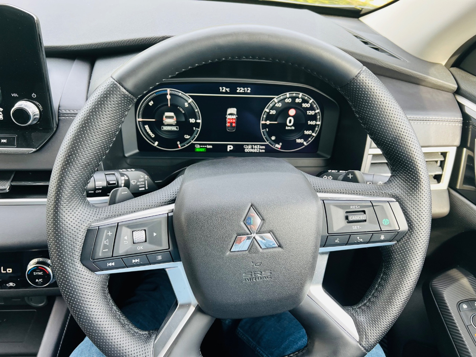 2024 Mitsubishi Outlander - image 22