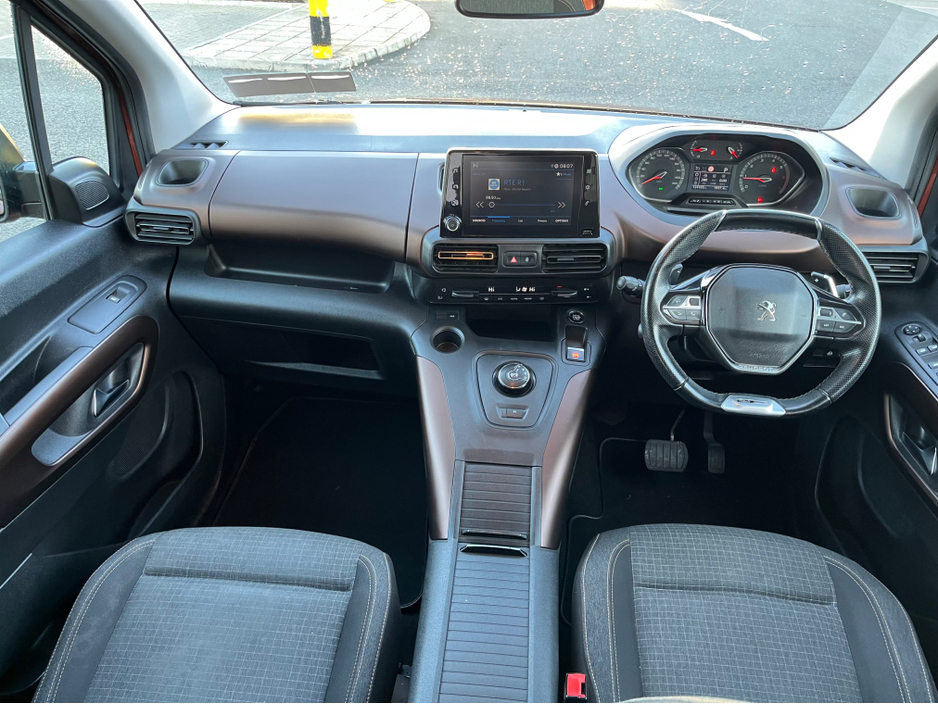 2020 Peugeot Rifter - image 22