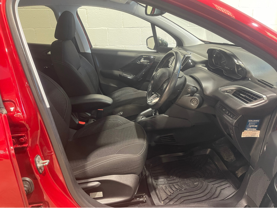 2017 Peugeot 208 - image 11