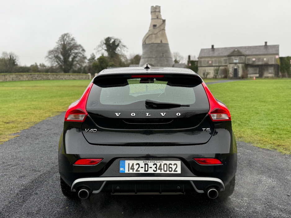 2014 Volvo V40 2.0 T5 (245hp) R-Design Geartronic €11,900