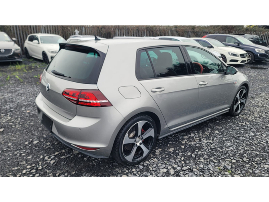 2016 Volkswagen Golf - image 10