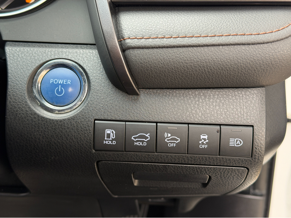 2020 Toyota Camry - image 21