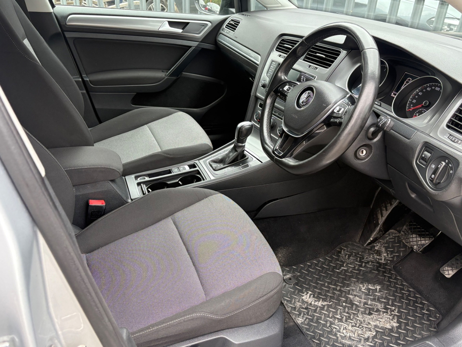 2016 Volkswagen Golf - image 12