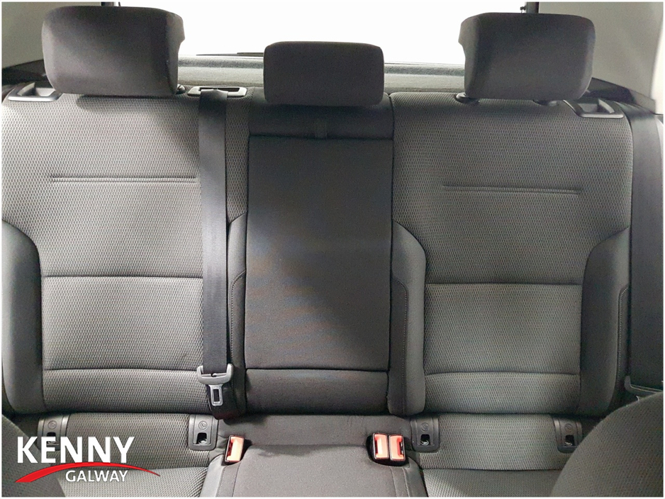 2016 Volkswagen Golf - image 34