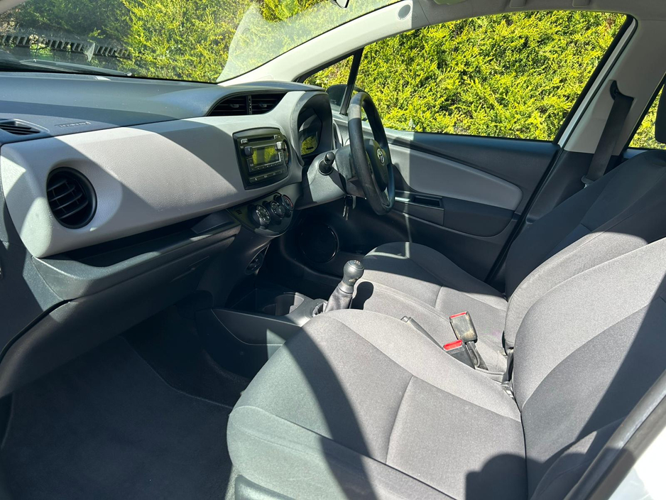 2016 Toyota Yaris - image 7