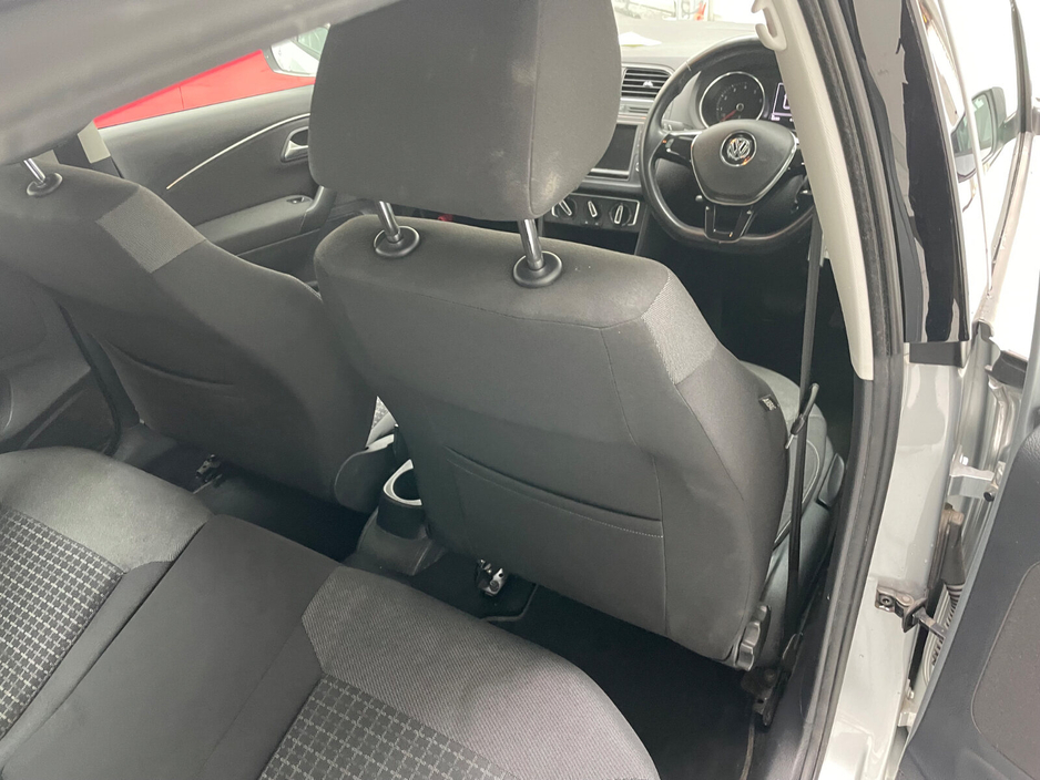 2015 Volkswagen Polo - image 15