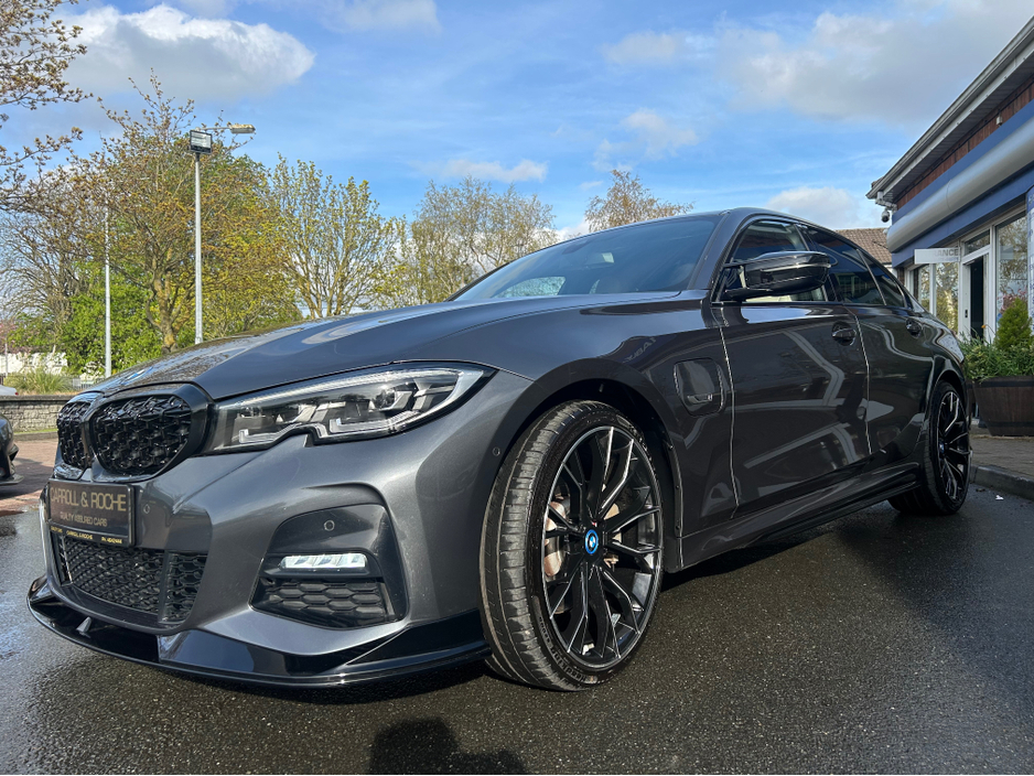 2021 BMW 3 Series - image 6