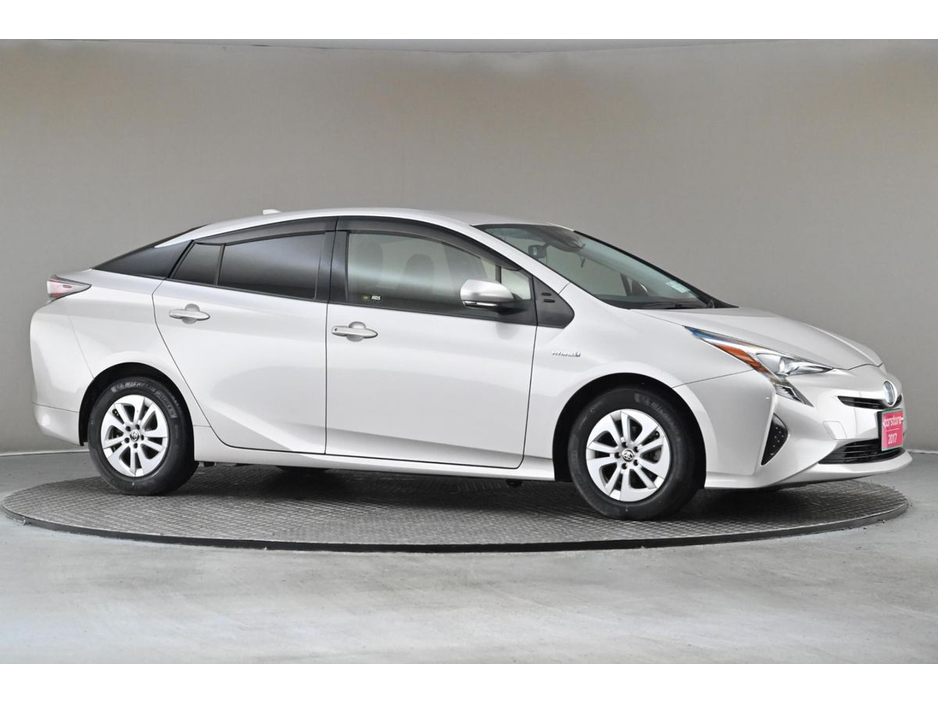 2017 Toyota Prius - image 10
