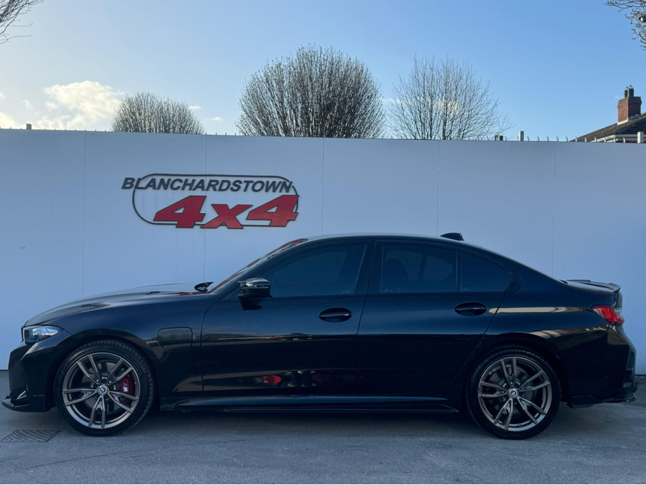 2021 BMW 3 Series - image 3