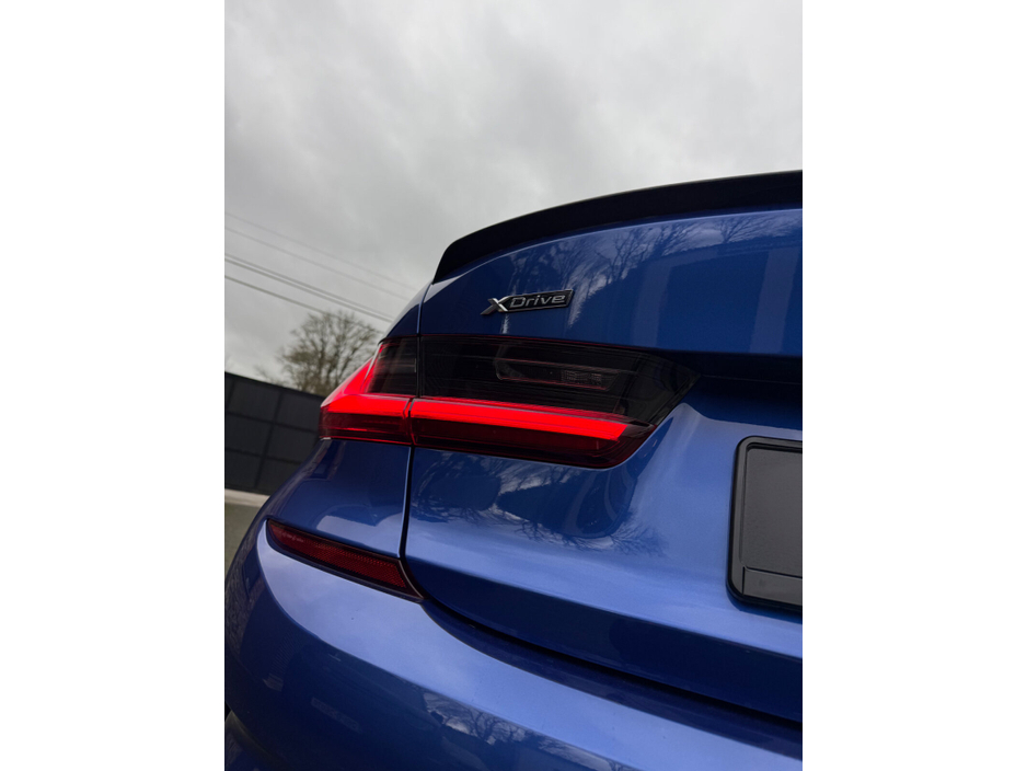 2019 BMW 3 Series - image 9