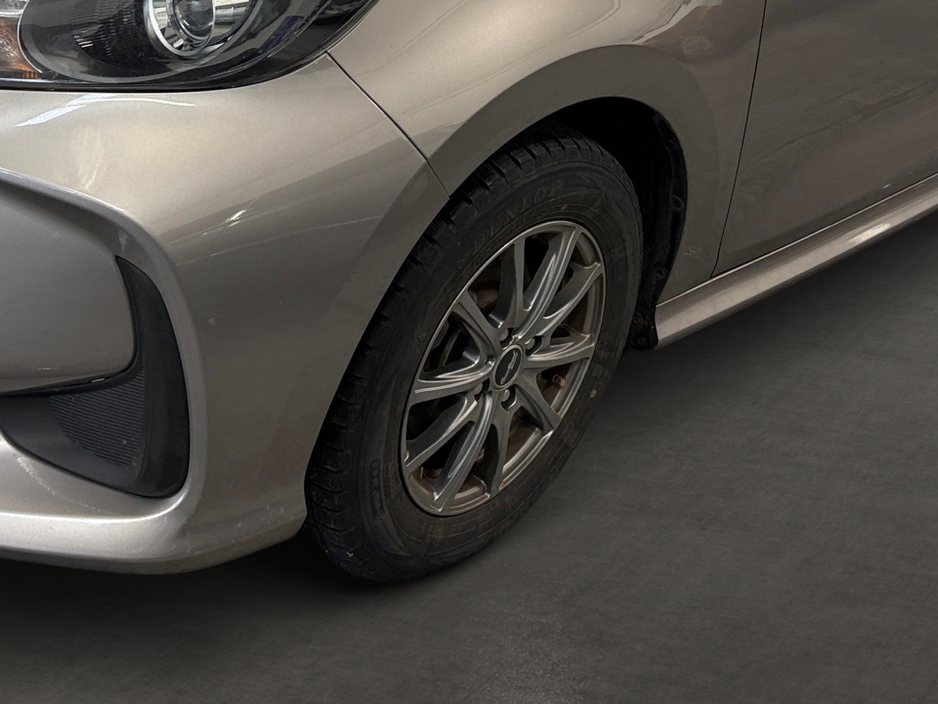 2020 Toyota Yaris - image 7