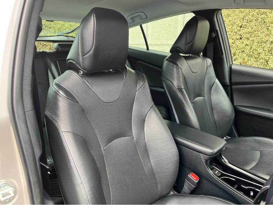2020 Toyota Prius - image 12