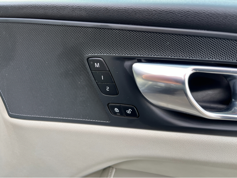 2023 Volvo XC60 - image 14