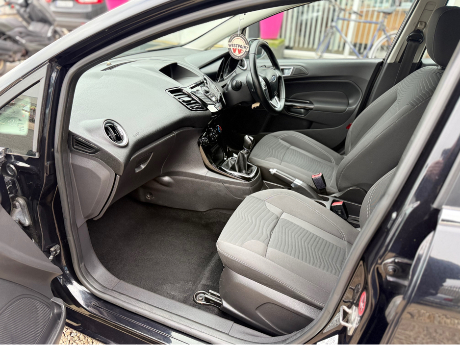 2013 Ford Fiesta - image 8