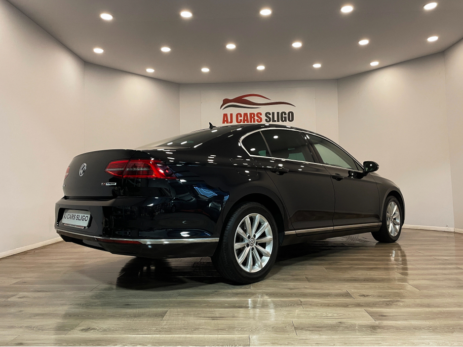 2015 Volkswagen Passat - image 12
