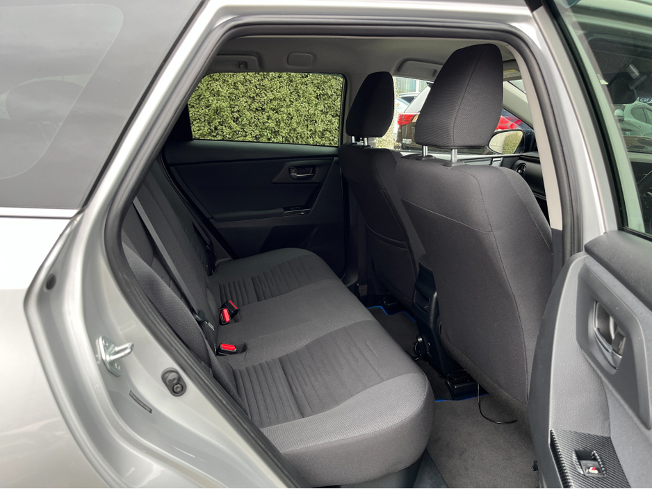 2016 Toyota Auris - image 9