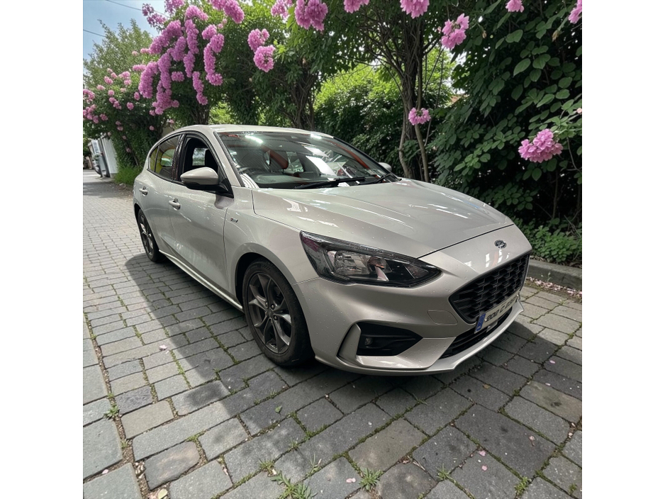 2020 Ford Focus - image 2