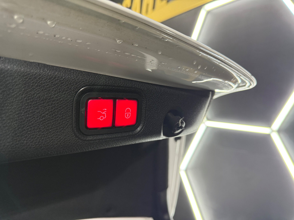 2017 Mercedes-Benz E Class - image 16