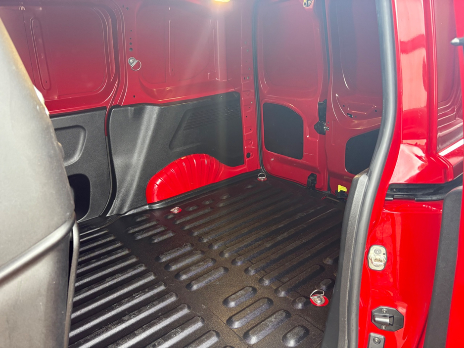 2022 Citroen Berlingo - image 16
