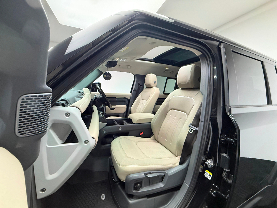 2020 Land Rover Defender - image 16