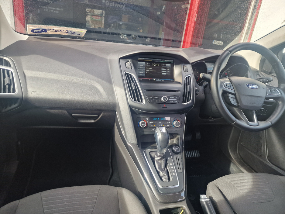 2015 Ford Focus - image 28