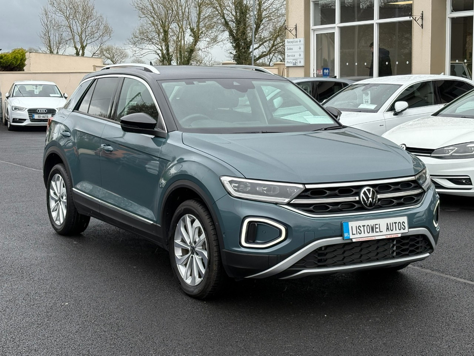 2024 Volkswagen T-Roc - image 3