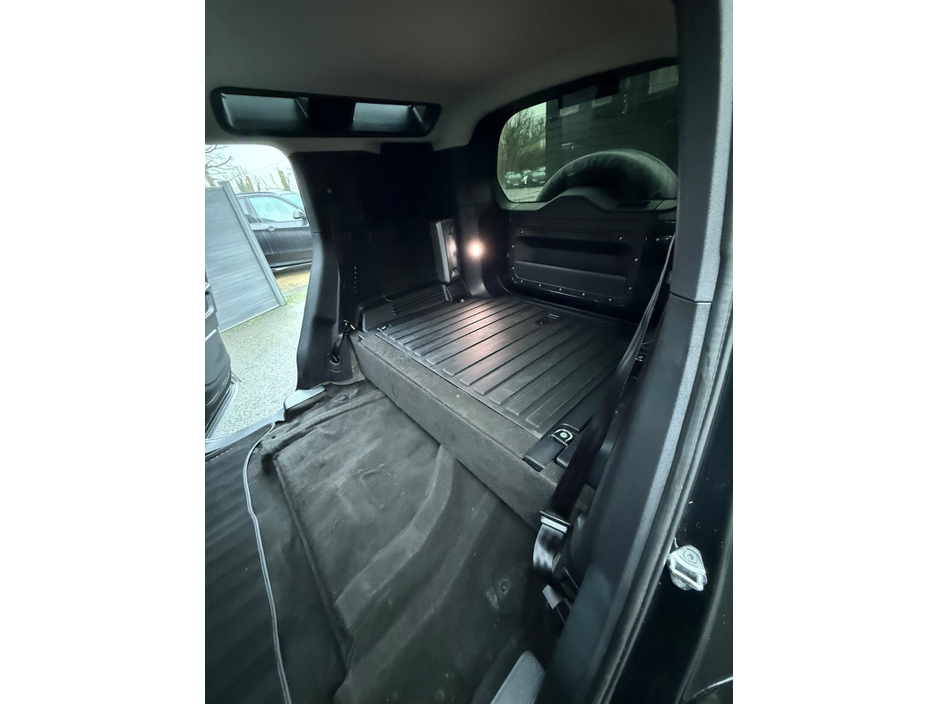 2021 Land Rover Defender  €63,995