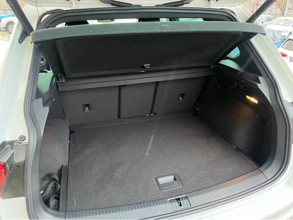 2020 Volkswagen Tiguan R-LINE 4MOTION AUTOMATIC 2.0 DIESEL //MASSIVE SPEC//DYNAUDIO SOUND SYSTEM//FULL LEATHER HEATED SEATS//360 PARKING CAMERAS//HEAD UP DISPLAY// €35,950