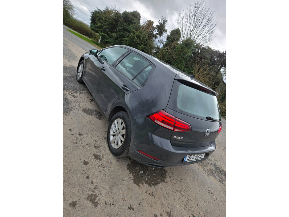 2019 Volkswagen Golf - image 3