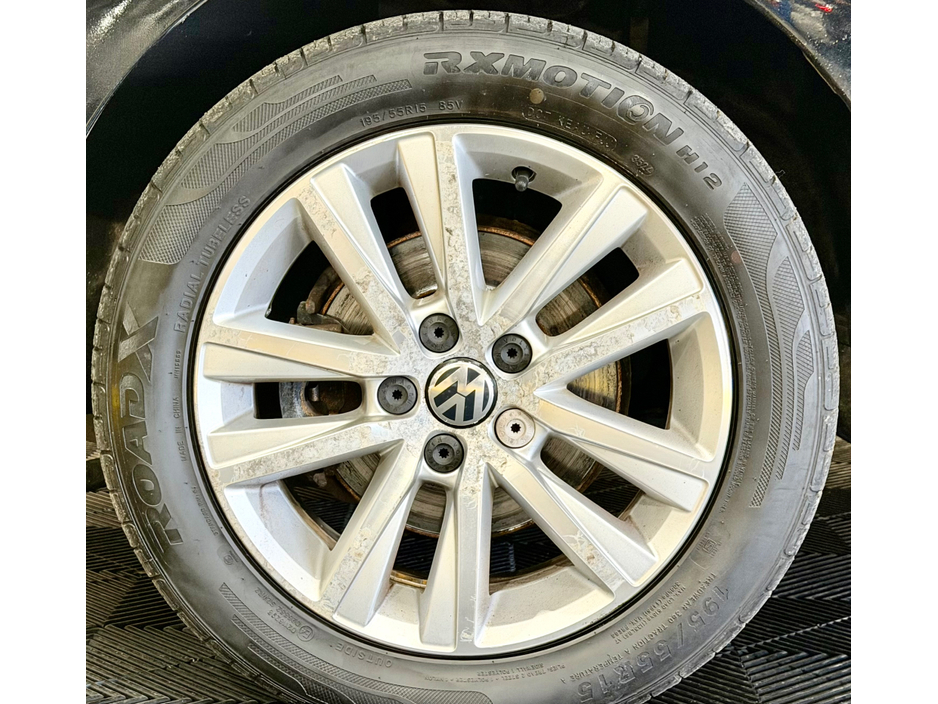 2014 Volkswagen Polo - image 17