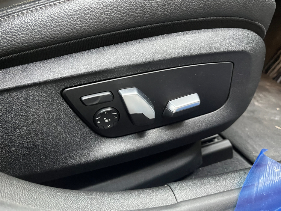 2022 BMW 5 Series - image 14