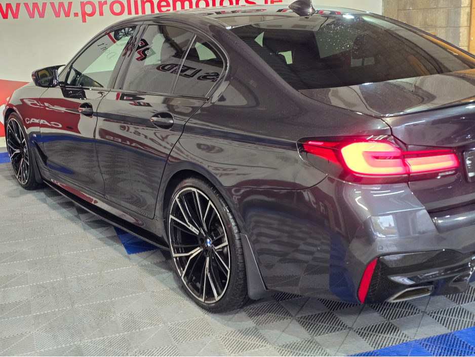 2021 BMW 5 Series - image 7