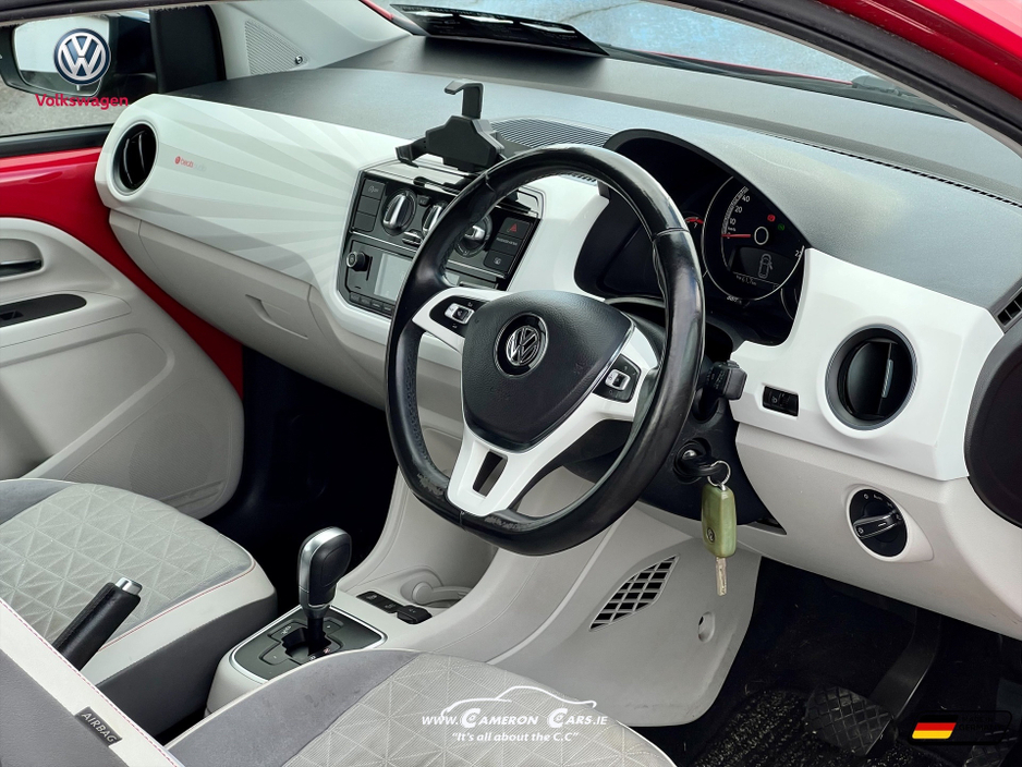 2017 Volkswagen up! - image 24