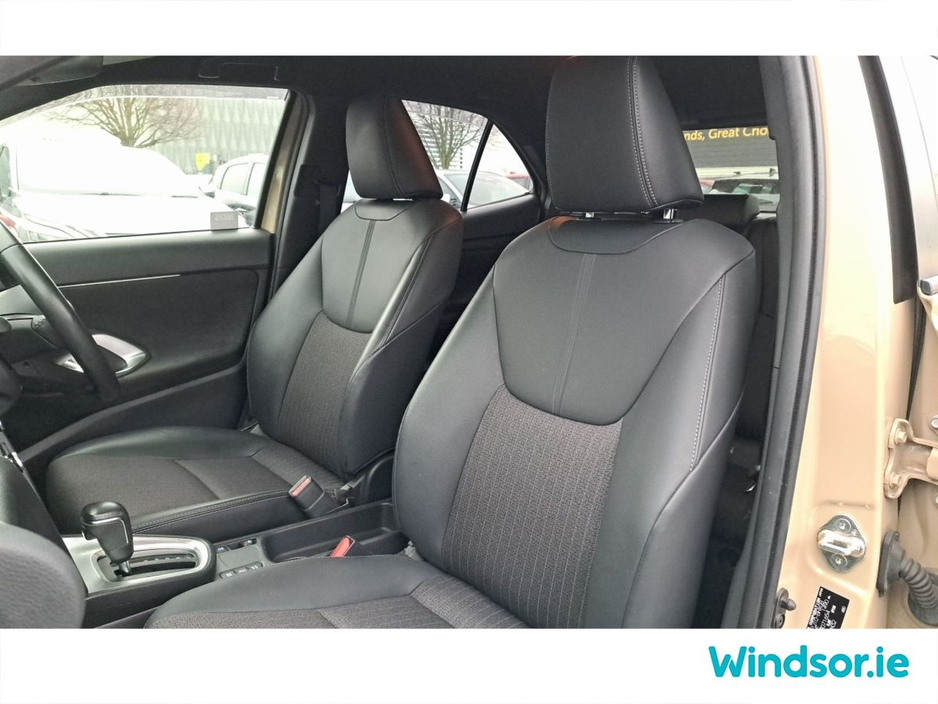 2023 Toyota Yaris Cross - image 28