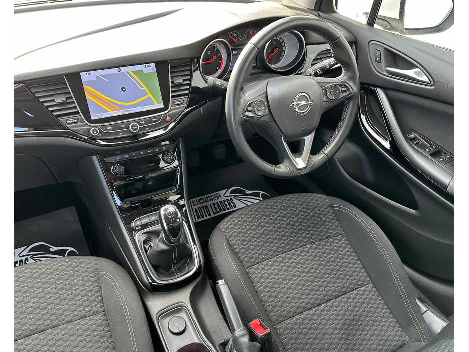 2018 Opel Astra - image 14